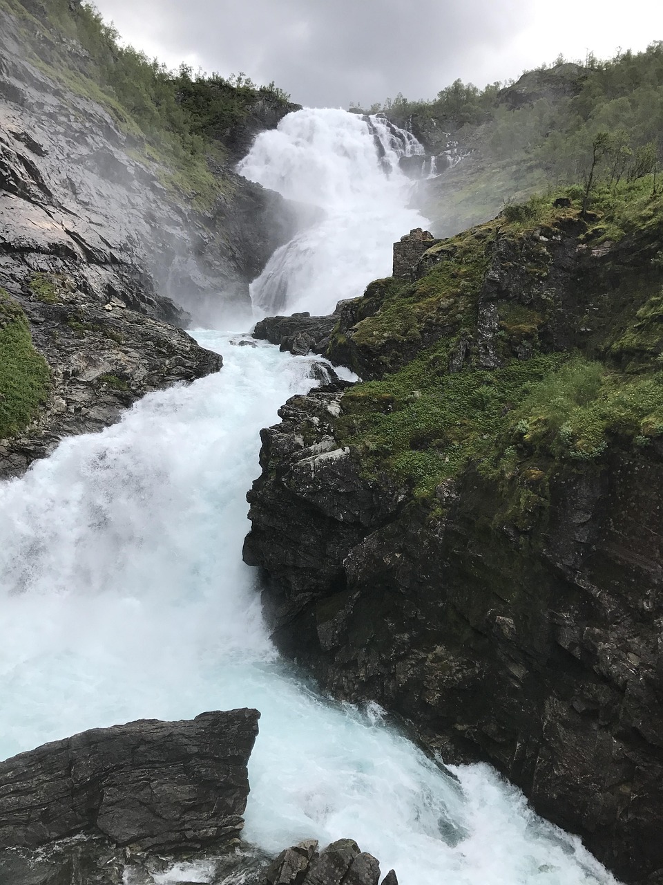 Буйновски водопад – могъща стихия